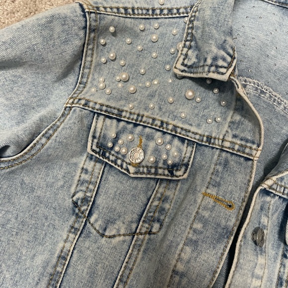 Jean jacket with pearl embellishments - Picture 2 of 3